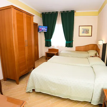 Otel Tourist