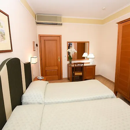 Otel Tourist