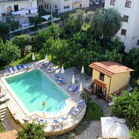 Ξενοδοχείο Tourist 3*